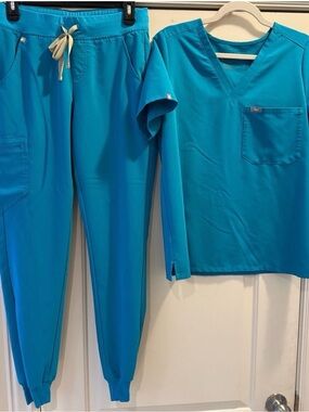 Figs Women's Teal Scrub Set - V-Neck Top & Drawstring Jogger Pants